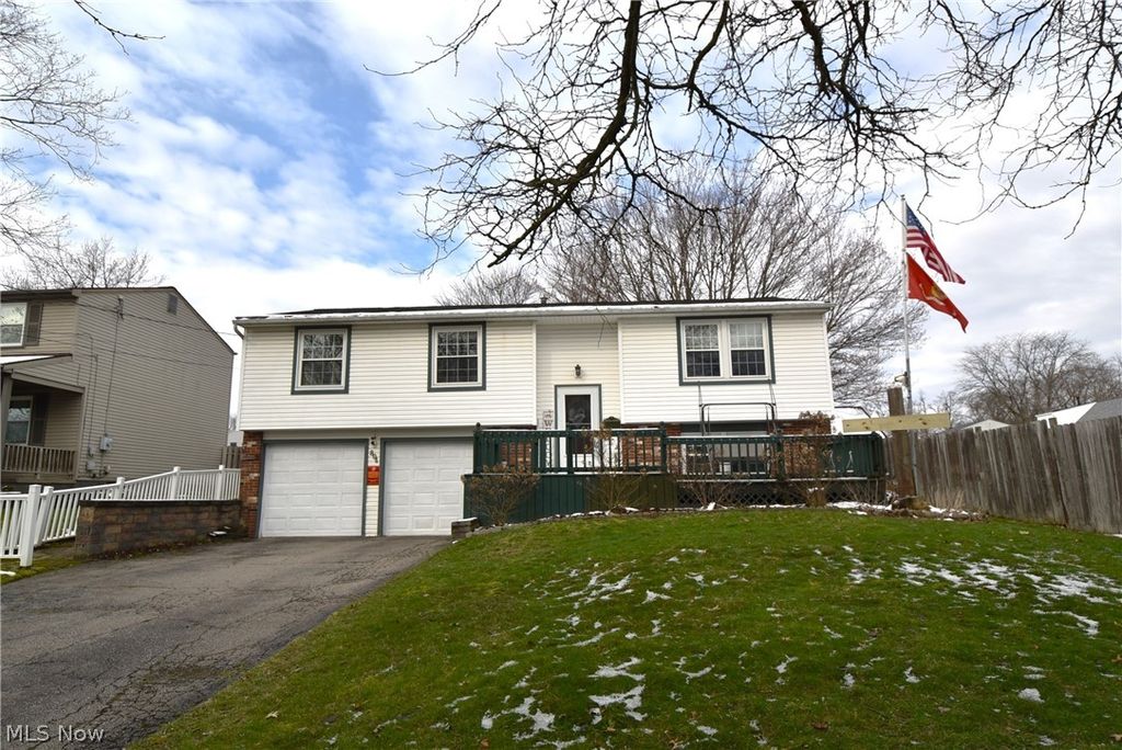 Photo of 804 Texas Avenue, McDonald, OH 44437 (MLS # 5194624)