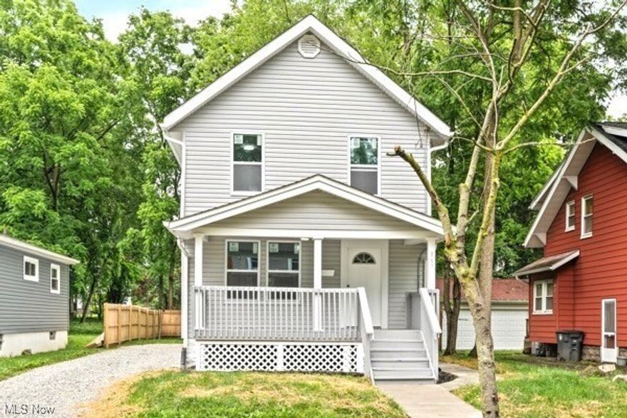 3 Bed / 2 Bath Home in West Akron!
Updated 3-bedroom, 2-bath home is move-in ready 
* Spacious living room with a cozy fireplace
* Finished basement with a full bathroom 
* Modern updates throughout – kitchen, bathrooms, flooring, new roof and new windows 
* Fenced-in backyard with patio deck – great for entertaining
 Just minutes from the Akron Zoo, parks, schools, and Downtown Akron – 
Don’t miss your chance to own this home