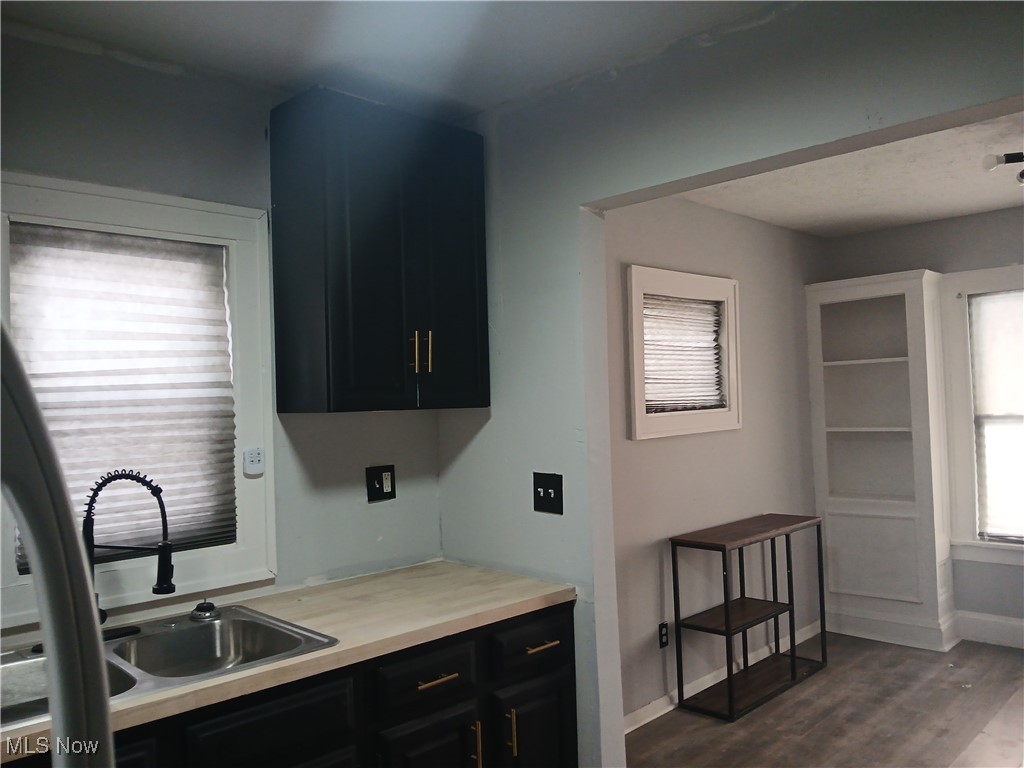 London Roadway Side - Residential