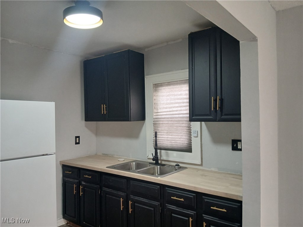 London Roadway Side - Residential