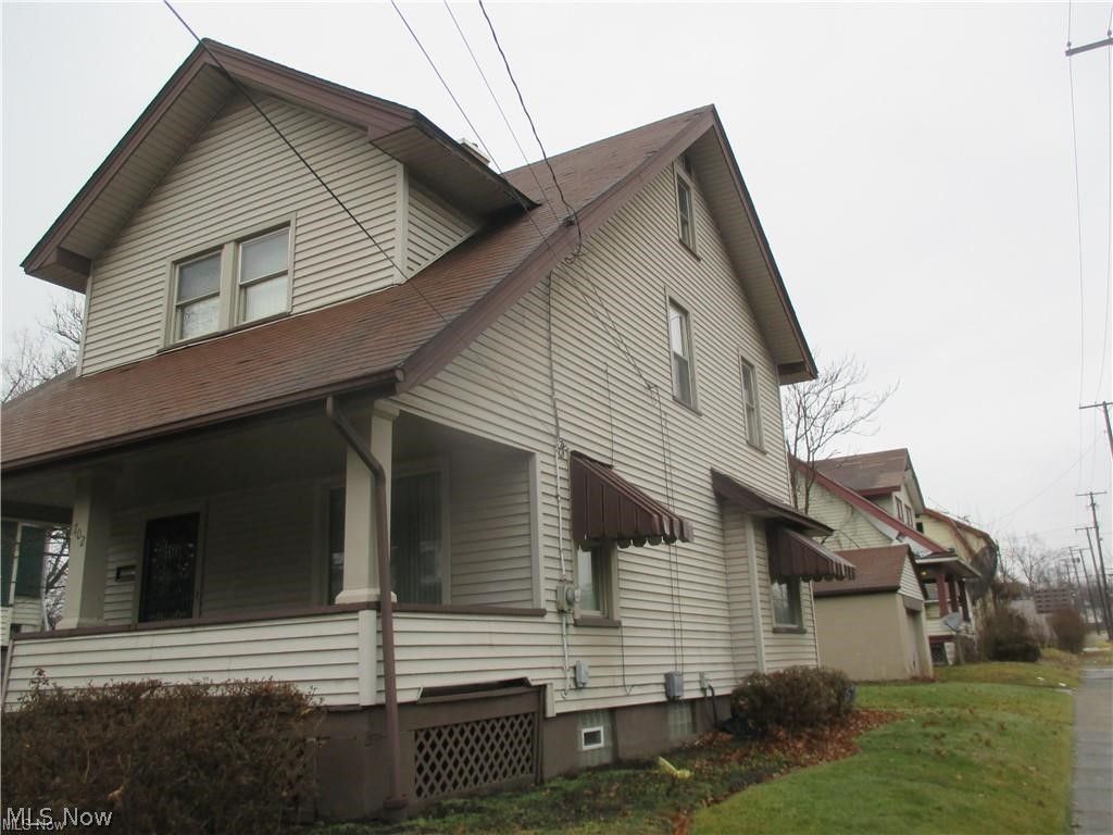 Photo of 702 Delaware Avenue, Youngstown, OH 44510 (MLS # 5197487)