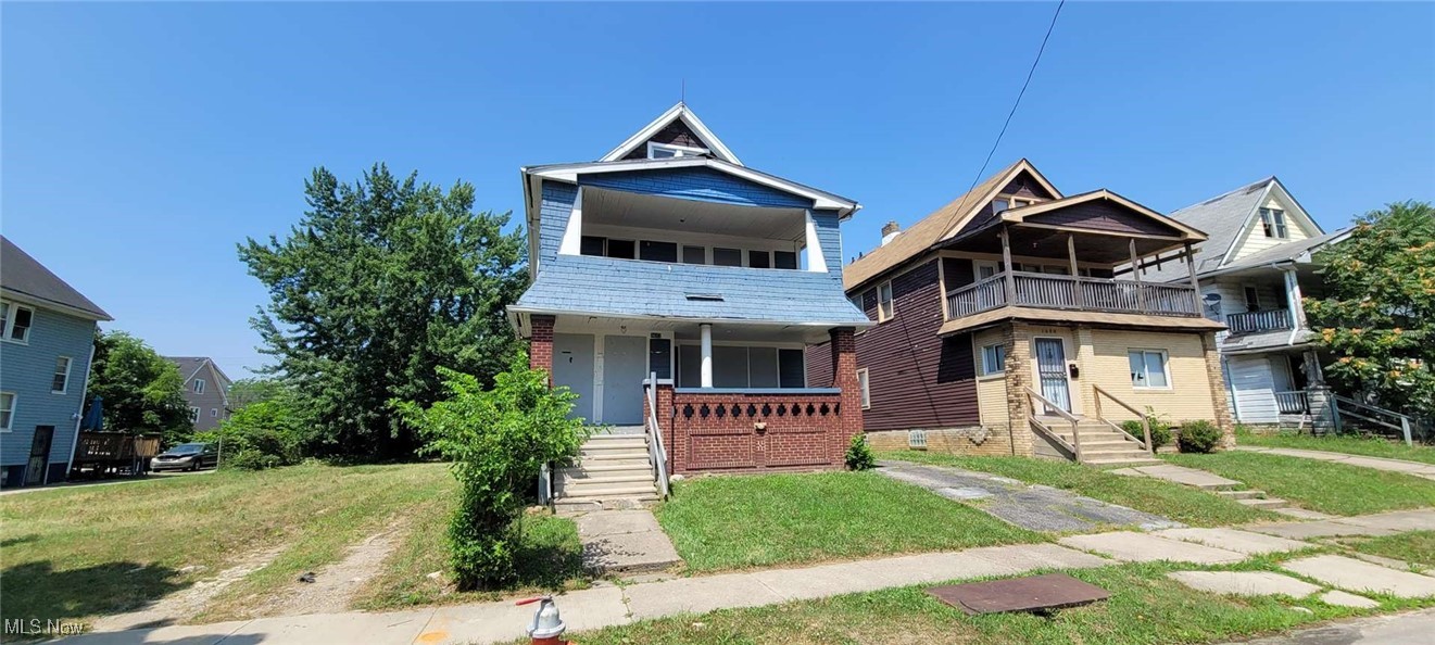 Quadroplex in the heart of Cleveland. Each unit has 2 beds, bath, kitchen/dining and livingroom. Shared basement and attic.