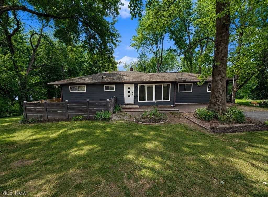 Photo of 4328 Sunnybrook Road, Kent, OH 44240 (MLS # 5219090)
