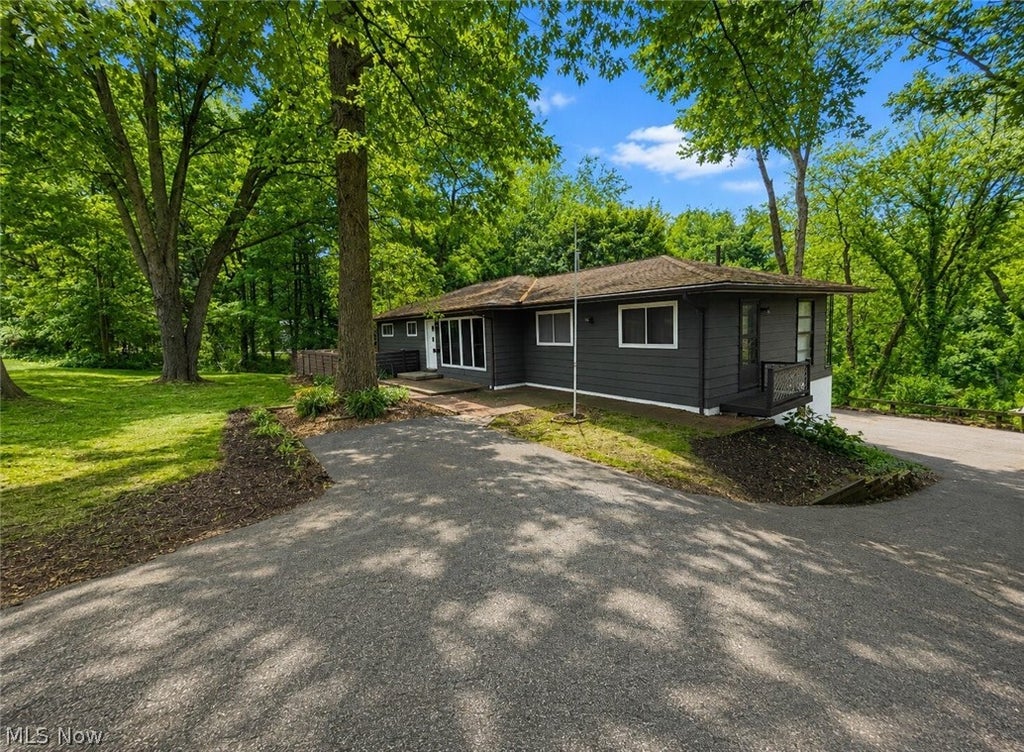Photo of 4328 Sunnybrook Road, Kent, OH 44240 (MLS # 5219090)