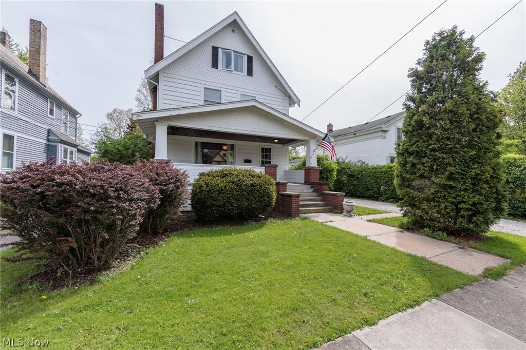 Photo of 142 E Bridge Street, Berea, OH 44017 (MLS # 5205144)