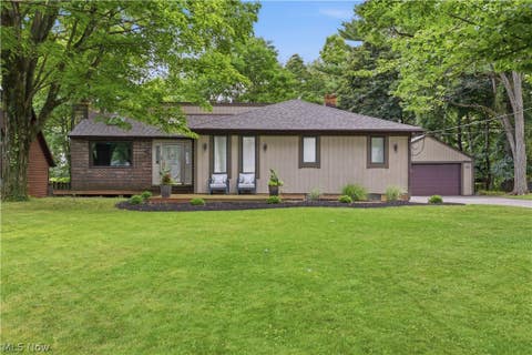 Homes For Sale - 11832 Mapleridge Drive<br/> Cuyahoga County, North Royalton, OH 44133