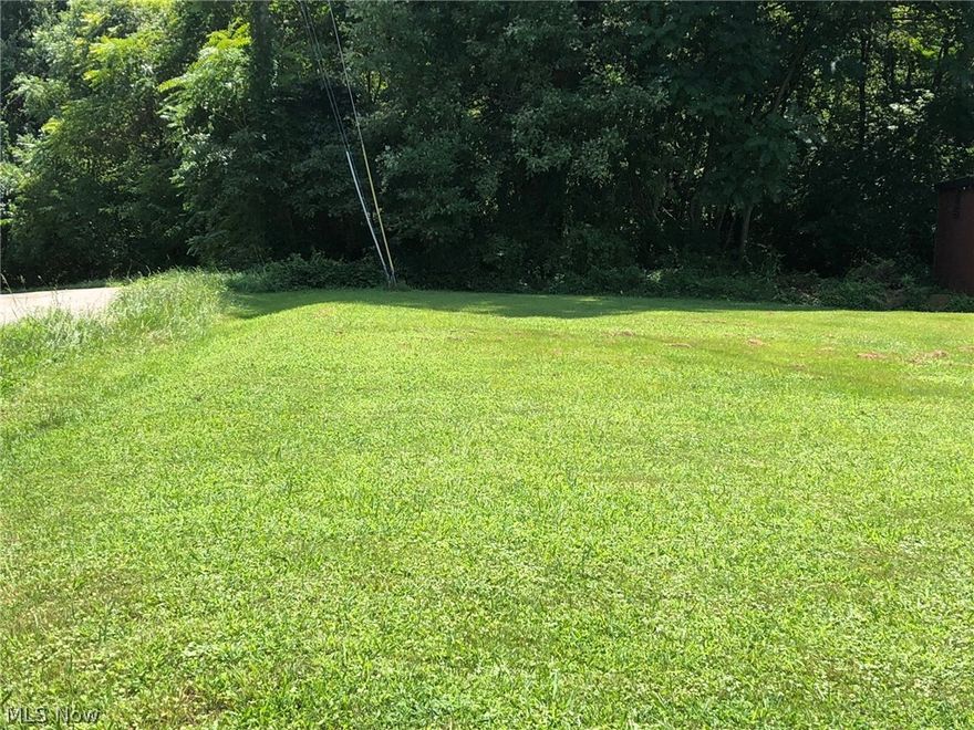 Lots include 60 & 70. Owner is a relative of listing agent.  Lot size 50x285x53x75x150x204.   Elem: Blennerhassett Elementary Scho  Elem/Bus: Y  JrHigh: Blennerhasset Jr. High School  JrHigh/Bus: Y  High: Parkersburg South High  High/Bus: Y  Fire: VOL  Police: SHF