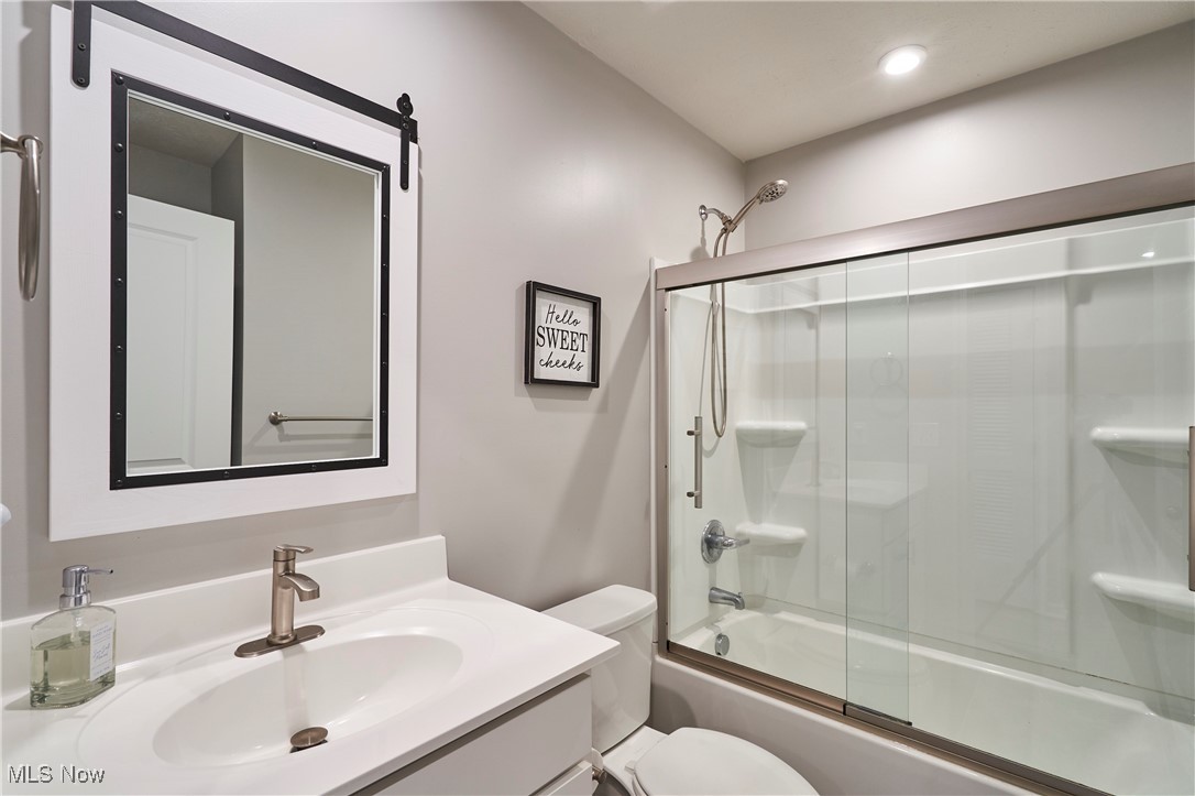 Painesville Township, Ohio 44077, United States, 3 Bedrooms Bedrooms, ,3 BathroomsBathrooms,Residential,Contingent,14946