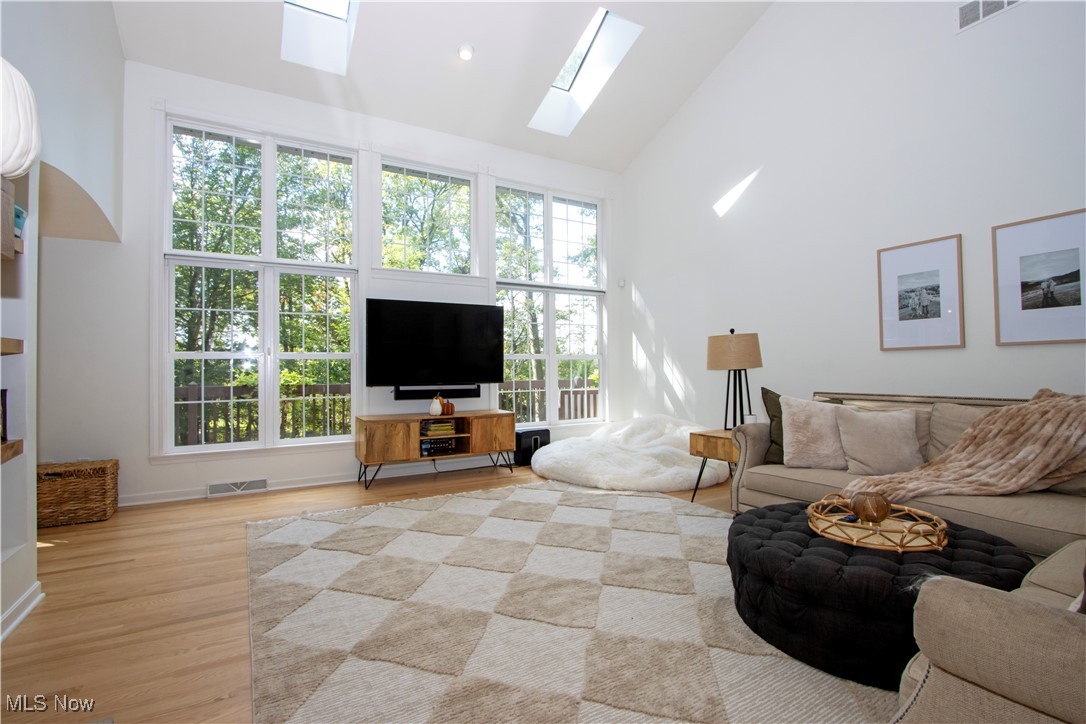 Wooster, Ohio 44691, United States, 5 Bedrooms Bedrooms, ,5 BathroomsBathrooms,Residential,Active,225621