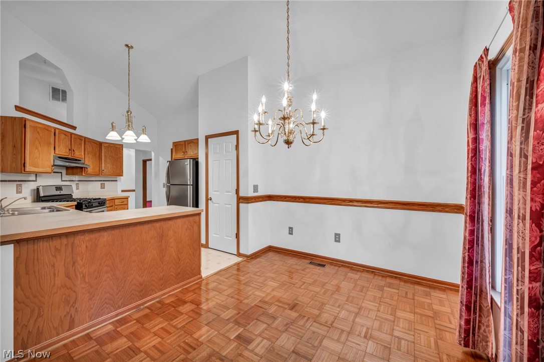 New England Estate #4 - Residential