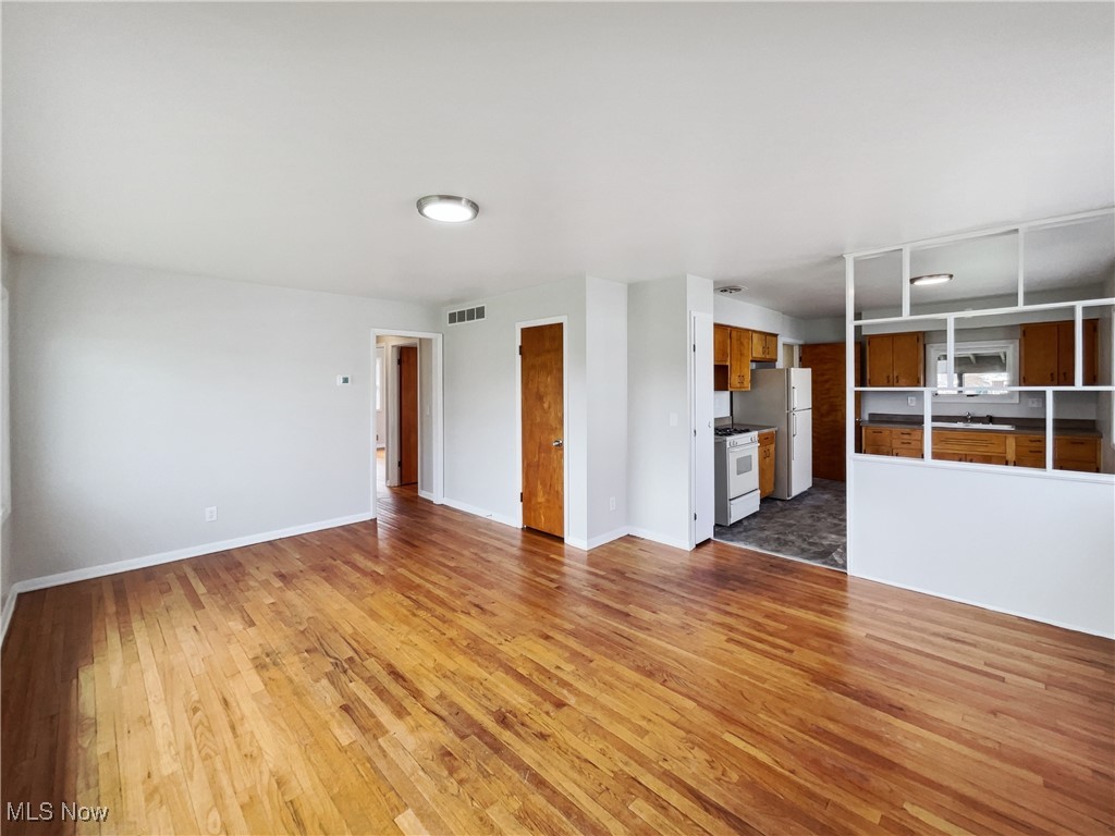 676 Lucille Drive, Elyria, Ohio image 3