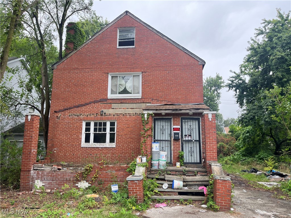 Investor Special! Spacious duplex brick building located on E 130th Street, just one block from Kinsman Road. This property is ripe with potential and ready for a full rehab. Structurally intact, this solid brick home needs a complete renovation — perfect for an experienced investor or rehabber ready to bring it back to life as an income-generating property.
Each unit offers ample space, making it ideal for future rental families. With some TLC and vision, this property can be transformed into a cash-flowing asset in a growing area.
Conveniently located approximately 8 minutes from the CMHA building, 10 minutes from downtown Cleveland, Tri-C, and major freeways. Several grocers and amenities nearby make this a practical and attractive option for future tenants. Don’t miss out on this value-add opportunity!