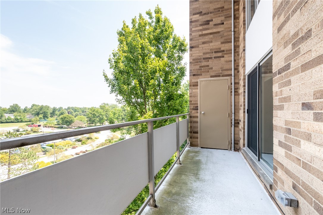 Acacia/Green Condo - Residential