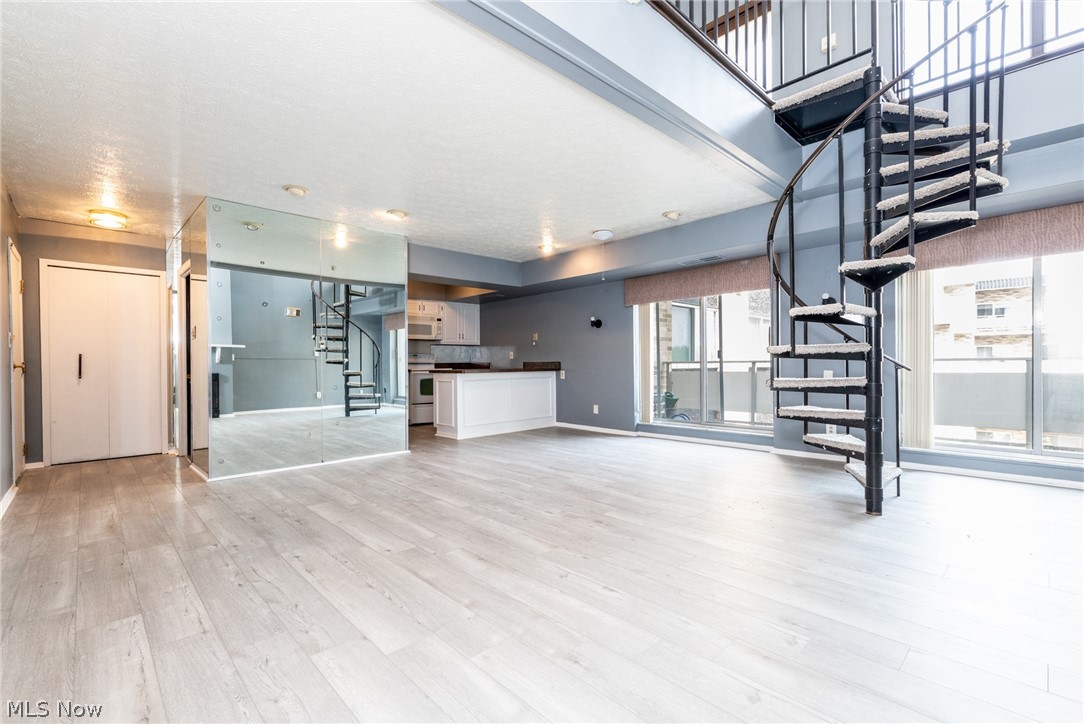 Acacia/Green Condo - Residential