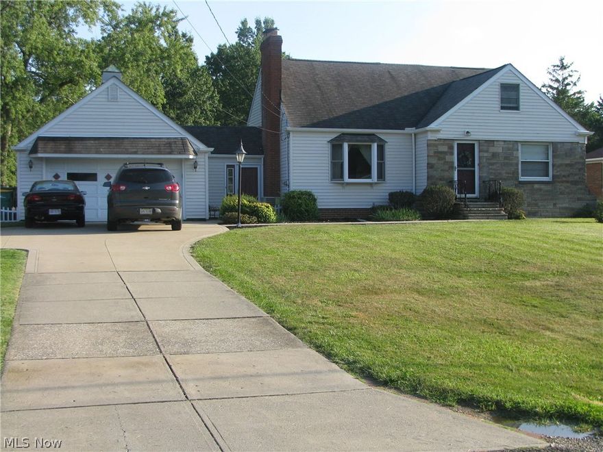 Check out this updated Five bedroom house with a First Floor Family Room & a Recreation Room with a wet bar in the basement. New Concrete Driveway & walks. Updated Furnace & Electric Panel. Master Bedroom has a room that is  plumbed for a full bath, or keep the room for a walk in closet. there are also his & hers closets & a fire place in the master bedroom. The other bedroom upstairs also has a dormer area that can be used as a nursery. The breezeway between the house & the Garage is also a wonderful sitting area to view the great back yard. This house is ready for a new family to just move in & enjoy a turn key home that has been impeccably maintained & cared for. It is a country setting right in the city with a super yard that the children will love.  
Office has beautiful a  Trey ceiling that can be used as is or for the 5th. bedroom.    NO A  
Don't take my word for it Call for an appointment TODAY & see for yourself!!!!!!!

  **  NOTE: PRICE DROP TO: $ 199,900 ( THAT,S $15,00