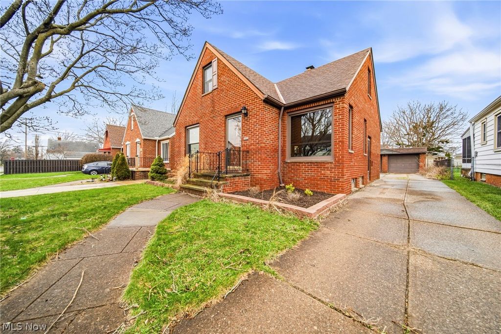 Photo of 6406 Pelham Drive, Parma, OH 44129 (MLS # 5194945)