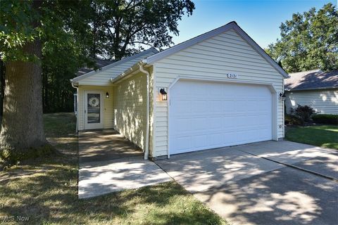 2121 Oakwood Court Avon OH 44011