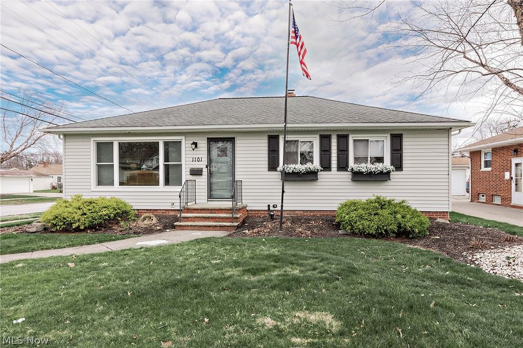 Photo of 1101 Bonnie Lane, Mayfield Heights, OH 44124 (MLS # 5197155)