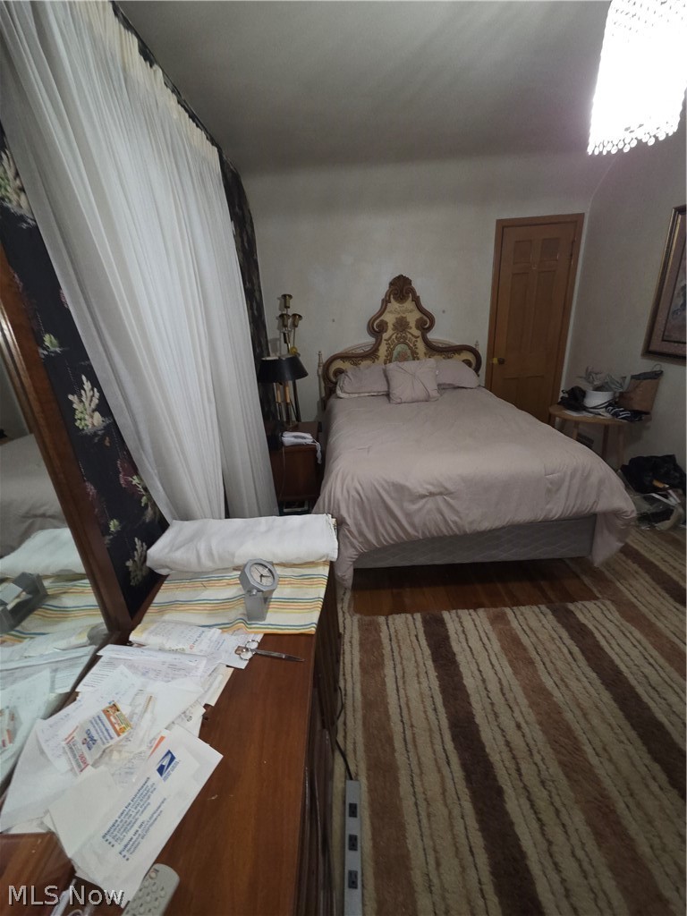 S H Klienman Realty Cos Shake - Residential