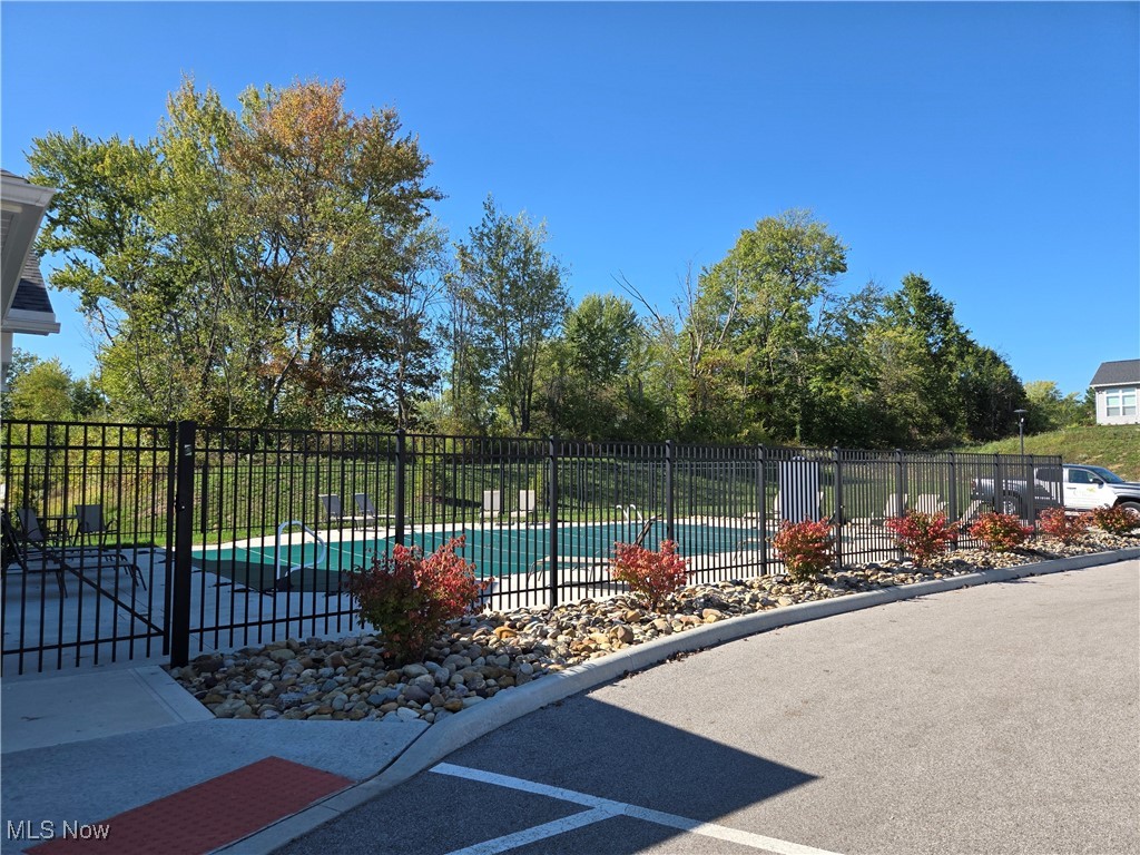 The Courtyards at New Seasons - Residential