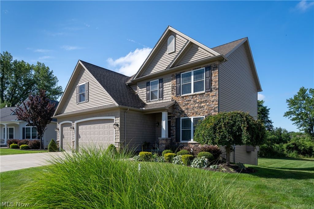 Photo of 8712 Blue Heron Way, Mentor, OH 44060 (MLS # 5224287)