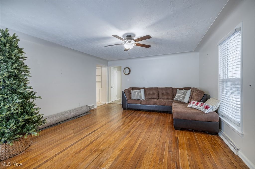 Photo of 110 Talbot Drive, Bedford, OH 44146 (MLS # 5176978)