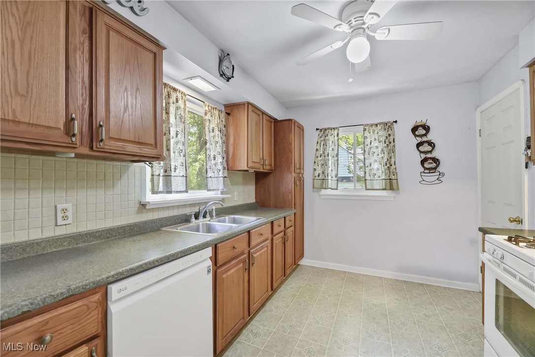 4672 Silverdale Road, North Olmsted, Ohio image 17