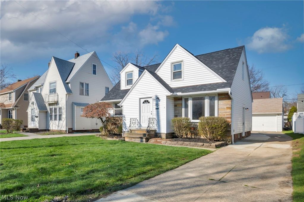 Photo of 161 E 216th Street, Euclid, OH 44123 (MLS # 5195952)