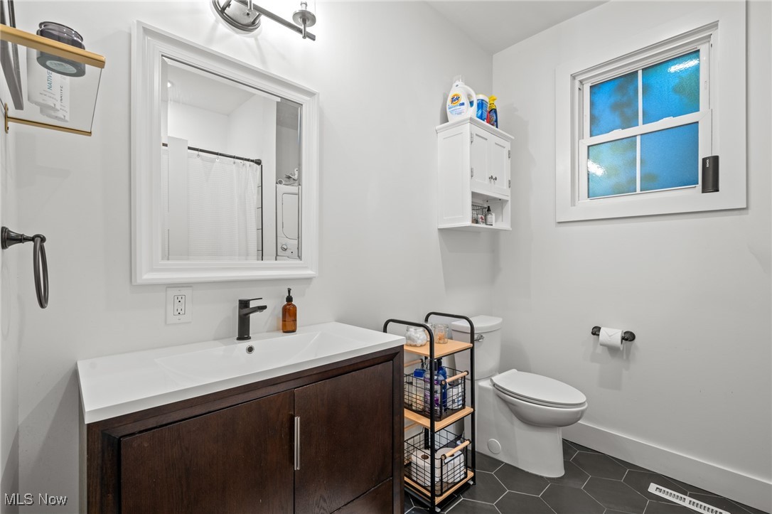 Cleveland, Ohio 44113, United States, 4 Bedrooms Bedrooms, ,4 BathroomsBathrooms,Residential,Contingent,213313