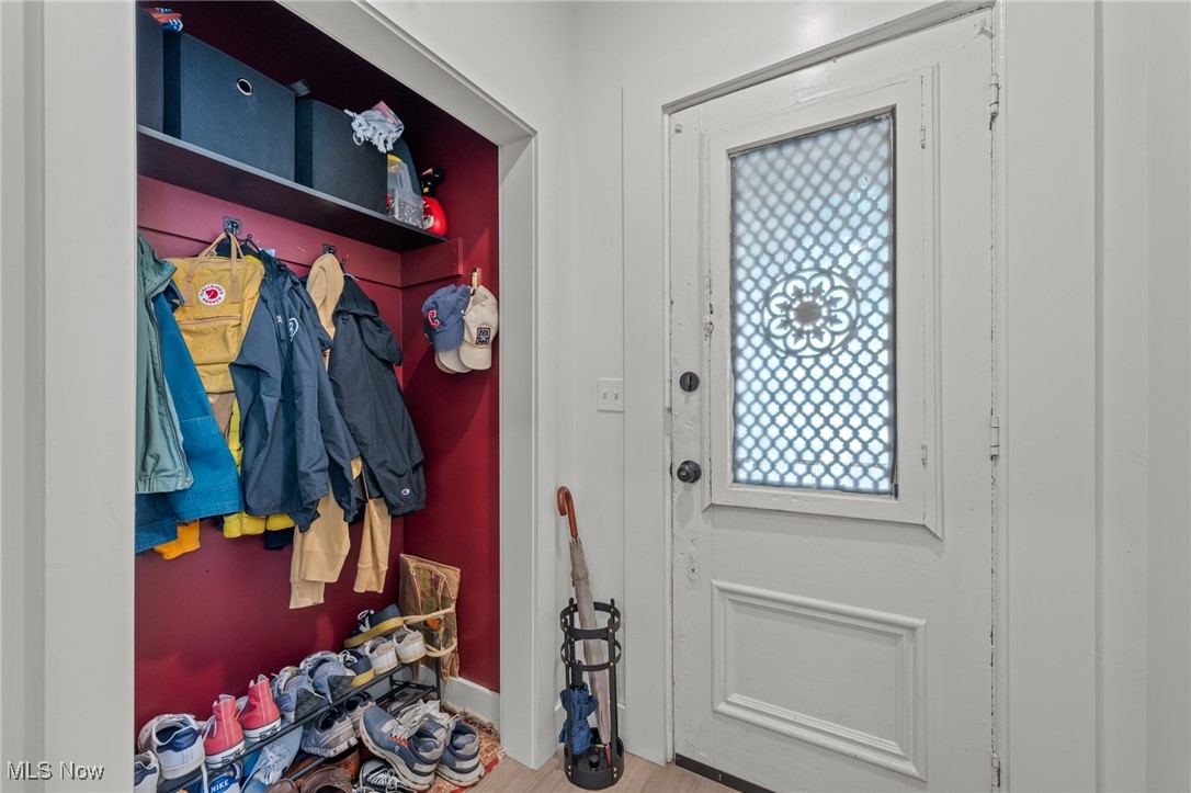 Cleveland, Ohio 44113, United States, 4 Bedrooms Bedrooms, ,4 BathroomsBathrooms,Residential,Contingent,213313