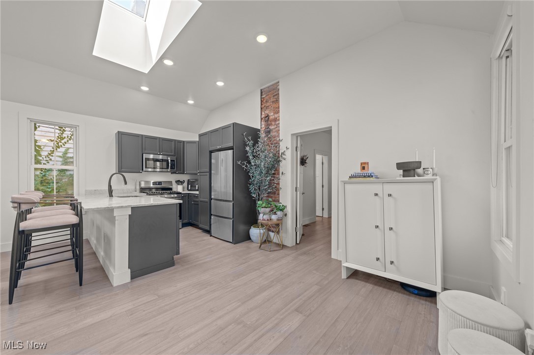 Cleveland, Ohio 44113, United States, 4 Bedrooms Bedrooms, ,4 BathroomsBathrooms,Residential,Contingent,213313