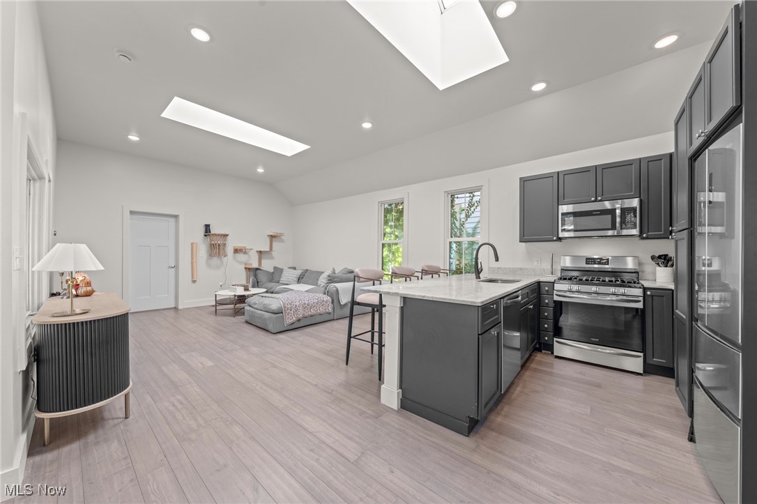 Cleveland, Ohio 44113, United States, 4 Bedrooms Bedrooms, ,4 BathroomsBathrooms,Residential,Contingent,213313