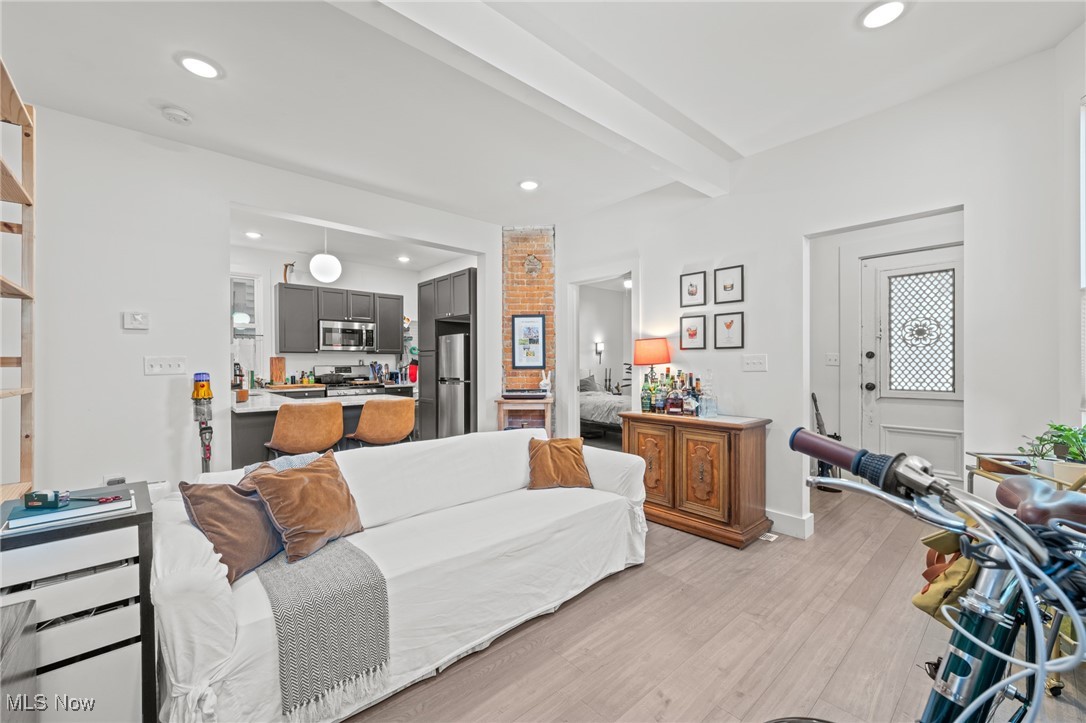 Cleveland, Ohio 44113, United States, 4 Bedrooms Bedrooms, ,4 BathroomsBathrooms,Residential,Contingent,213313