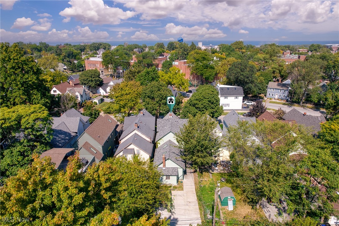 Cleveland, Ohio 44113, United States, 4 Bedrooms Bedrooms, ,4 BathroomsBathrooms,Residential,Contingent,213313