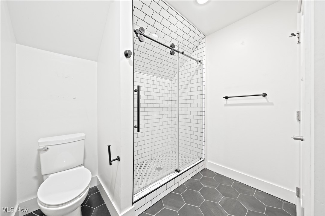 Cleveland, Ohio 44113, United States, 4 Bedrooms Bedrooms, ,4 BathroomsBathrooms,Residential,Contingent,213313