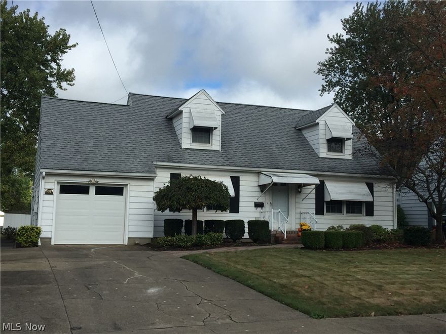 Great first home or ready for a growing family to enjoy! This home offers 4 bedrooms with a large backyard in a quiet circle neighborhood. The 2 large bedrooms downstairs and 2 oversized bedrooms upstairs is a great feature to this home, as well as the large finished rec room for entertaining. HWT 1997 - Furnace and AC 2001 - Roof 2002 This is a must see! Priced to sell!