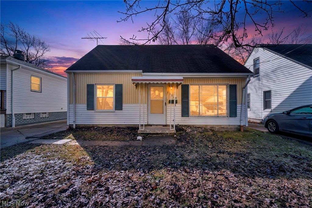 Photo of 13539 Bennington Avenue, Cleveland, OH 44135 (MLS # 5188490)