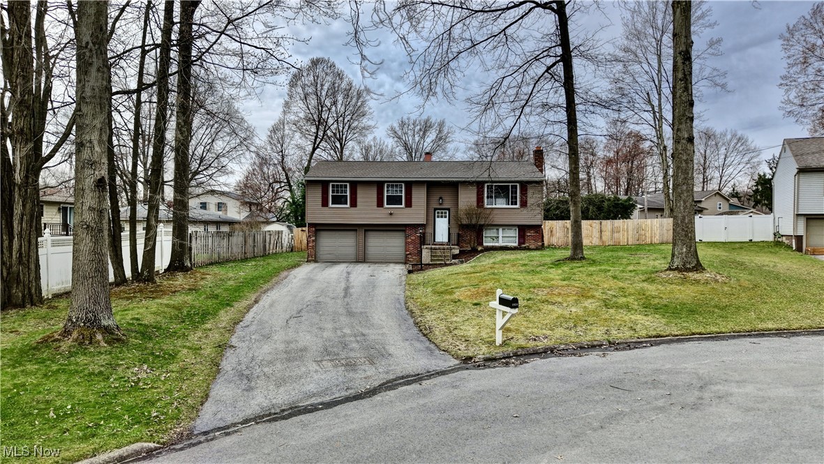 1934 Burr Oaks Court, Austintown, Ohio image 4