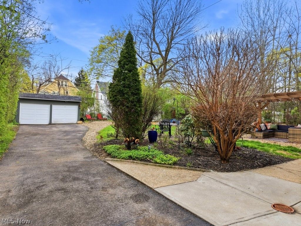 Photo of 3154 E Overlook Road, Cleveland Heights, OH 44118 (MLS # 5201811)