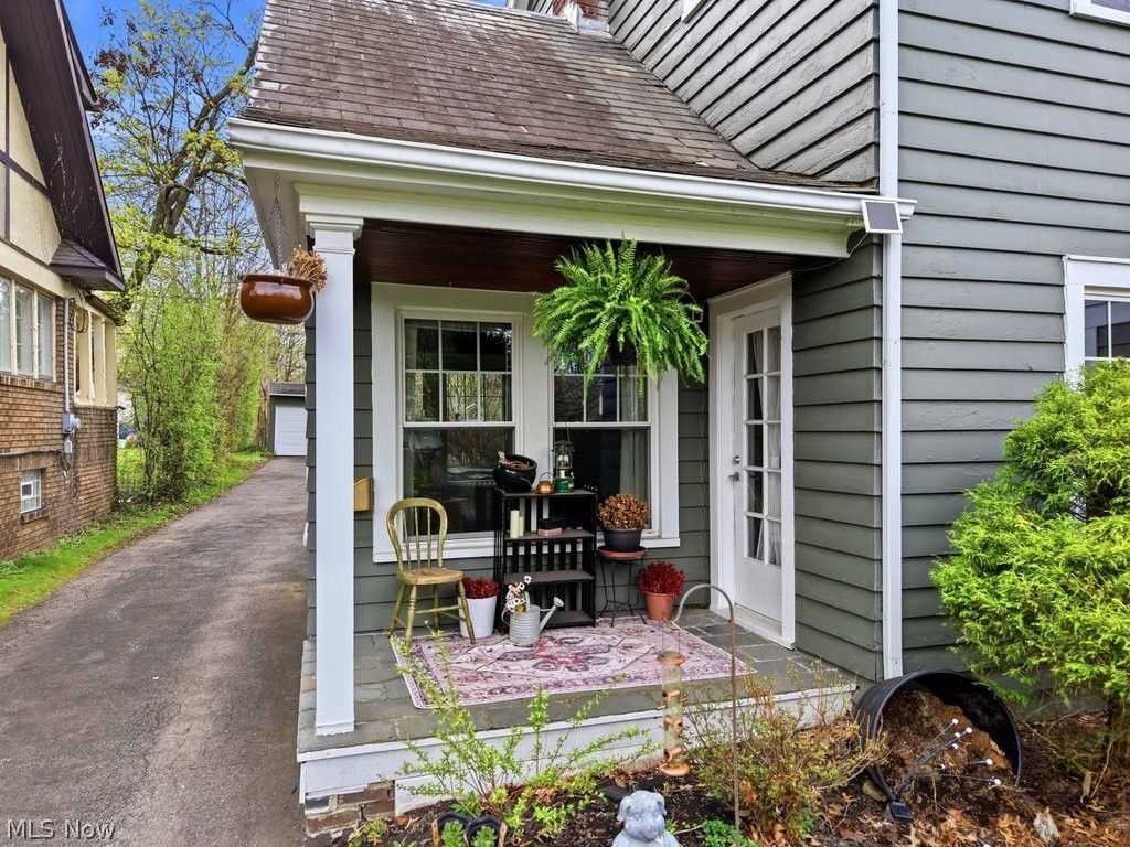 Photo of 3154 E Overlook Road, Cleveland Heights, OH 44118 (MLS # 5201811)