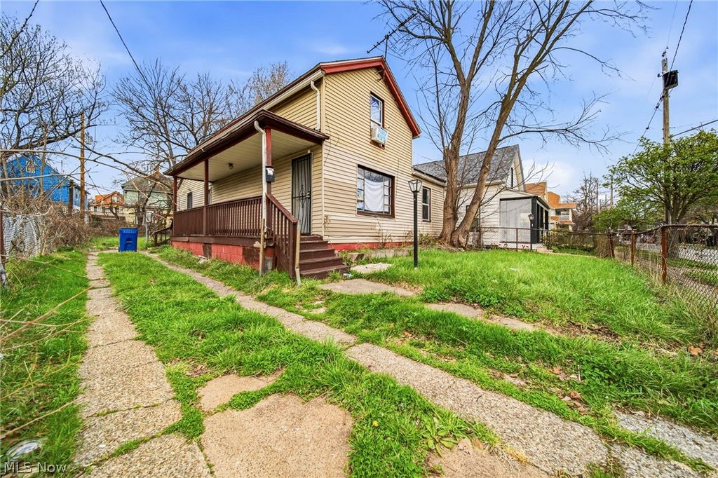 Photo of 798 E 100th Street, Cleveland, OH 44108 (MLS # 5199979)