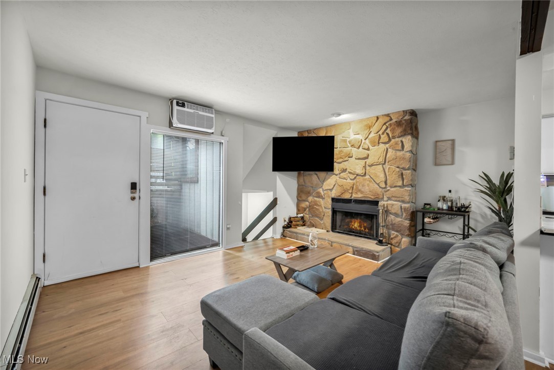 1537 Treetop Trail #B, Akron, Ohio image 3