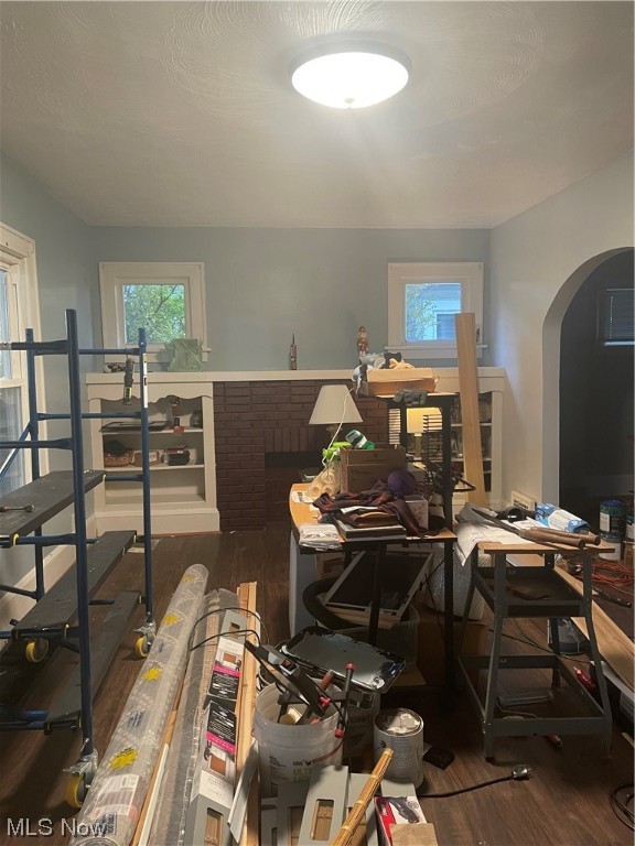 Main image without alt text