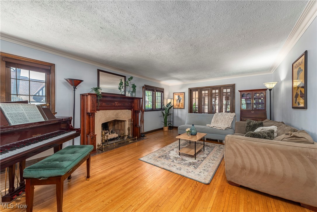 Lakewood, Ohio 44107, United States, 5 Bedrooms Bedrooms, ,4 BathroomsBathrooms,Residential,Active,192106