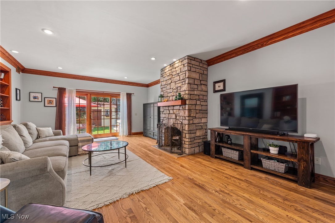 Lakewood, Ohio 44107, United States, 5 Bedrooms Bedrooms, ,4 BathroomsBathrooms,Residential,Active,192106