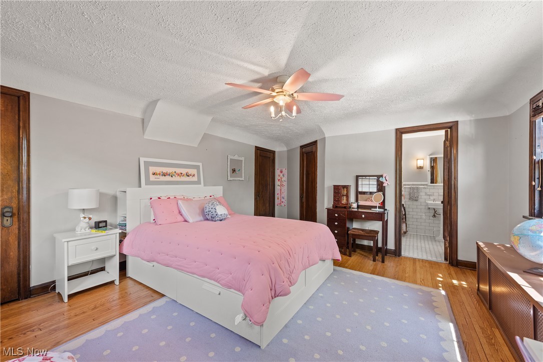 Lakewood, Ohio 44107, United States, 5 Bedrooms Bedrooms, ,4 BathroomsBathrooms,Residential,Active,192106