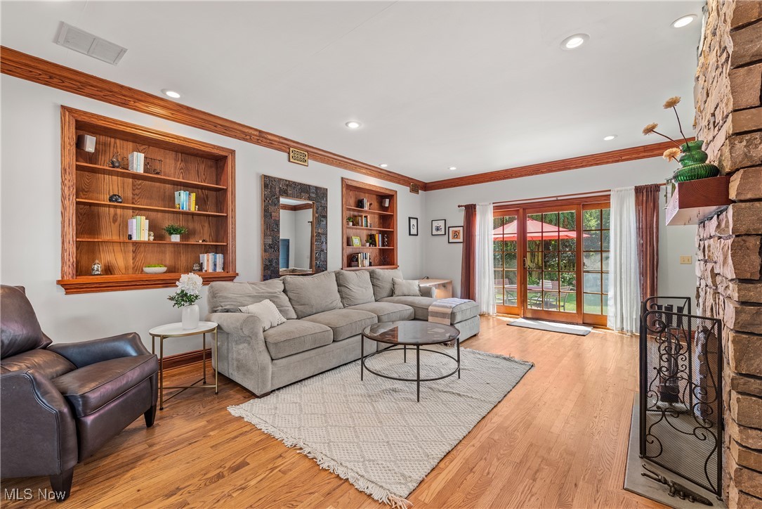 Lakewood, Ohio 44107, United States, 5 Bedrooms Bedrooms, ,4 BathroomsBathrooms,Residential,Active,192106