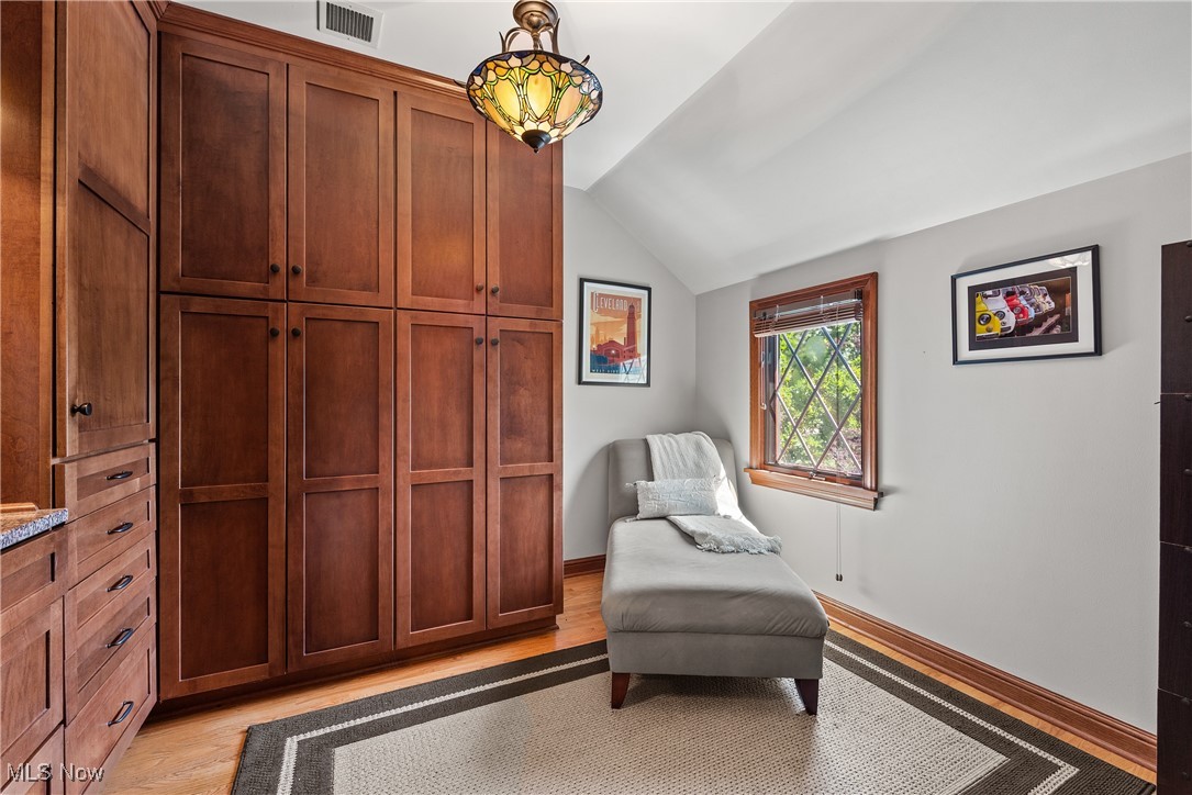 Lakewood, Ohio 44107, United States, 5 Bedrooms Bedrooms, ,4 BathroomsBathrooms,Residential,Active,192106