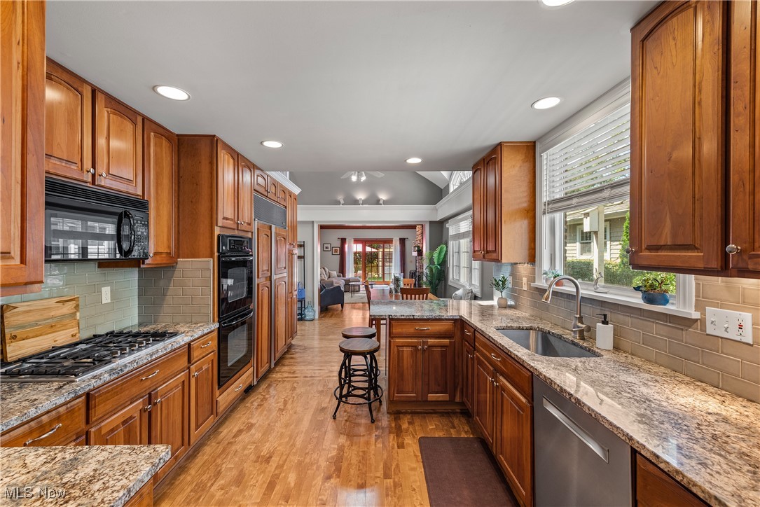 Lakewood, Ohio 44107, United States, 5 Bedrooms Bedrooms, ,4 BathroomsBathrooms,Residential,Active,192106