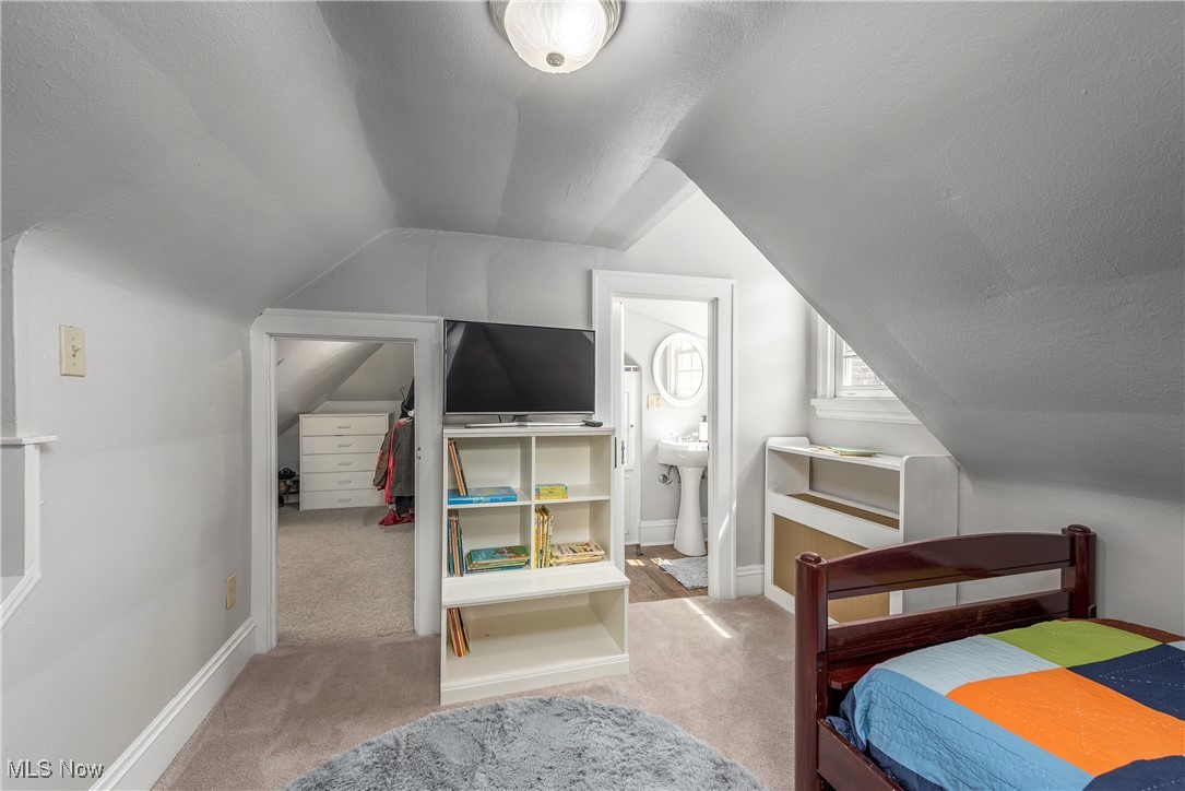 Lakewood, Ohio 44107, United States, 5 Bedrooms Bedrooms, ,4 BathroomsBathrooms,Residential,Active,192106